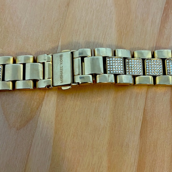 NEW Michael Kors Pavé Gold-Tone Strap For Apple Watch - Picture 7 of 7